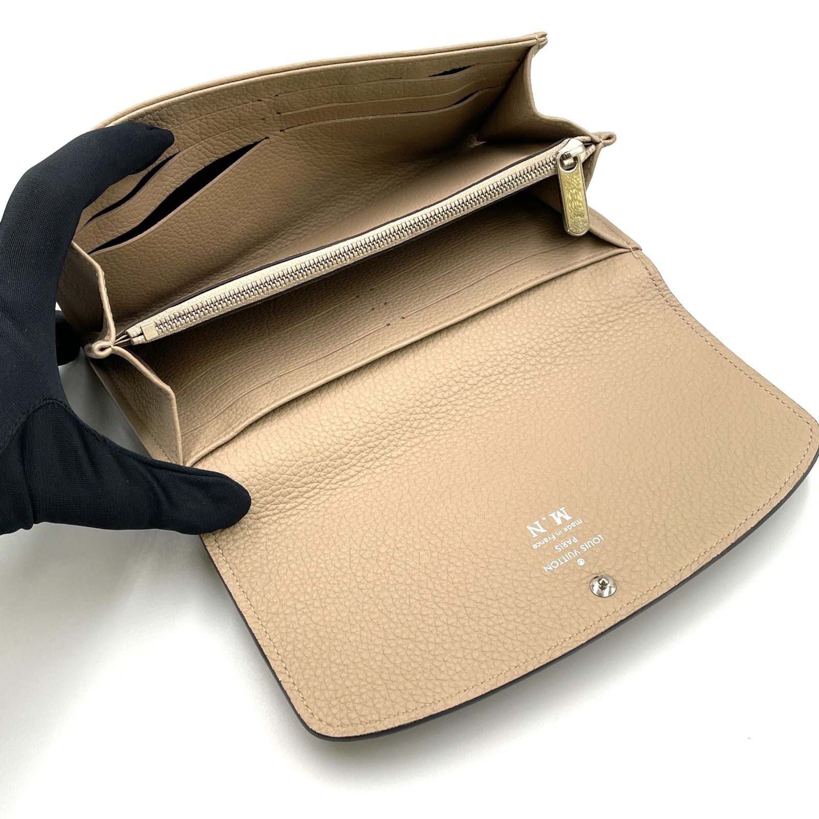 Louis Vuitton Portefeuille Iris Mahina Gare Initial Available Leather Beige — view 3