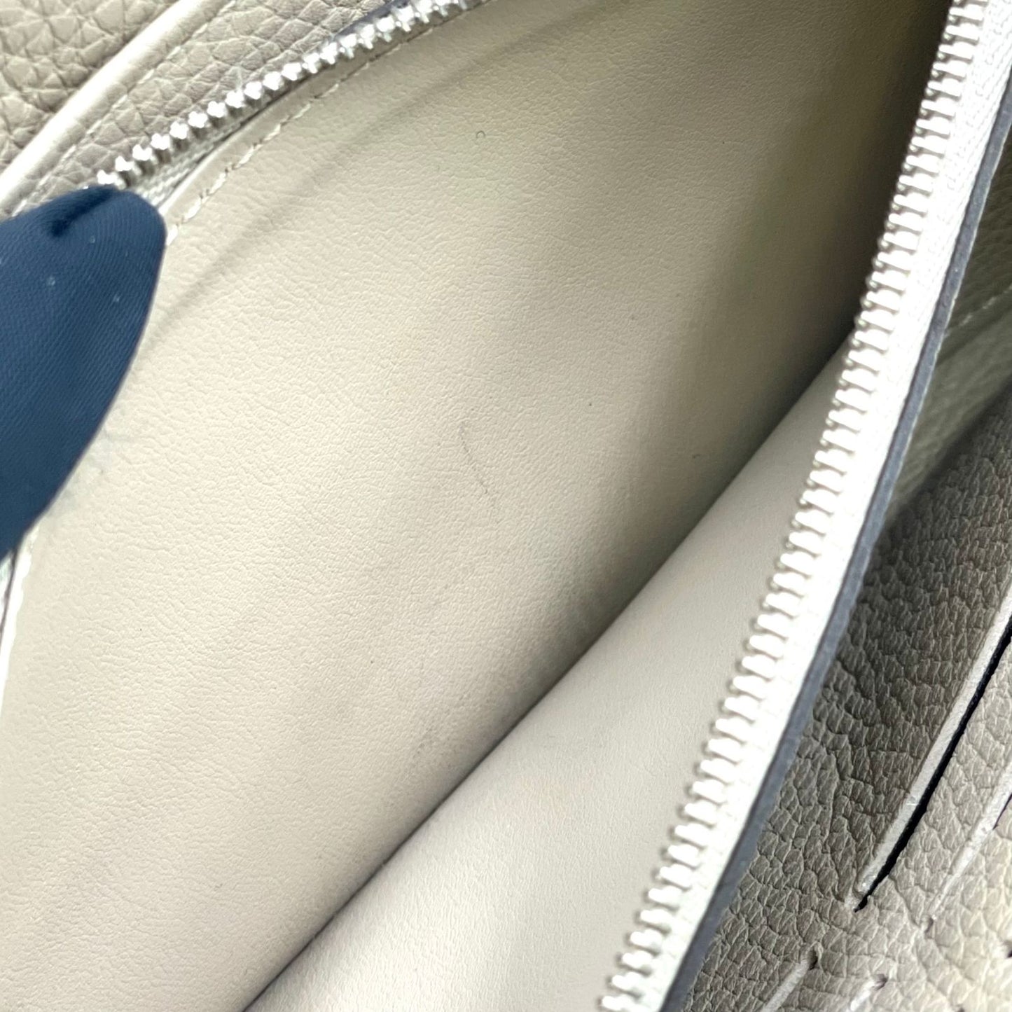 Louis Vuitton Portefeuille Iris Mahina Gare Initial Available Leather Beige — view 8