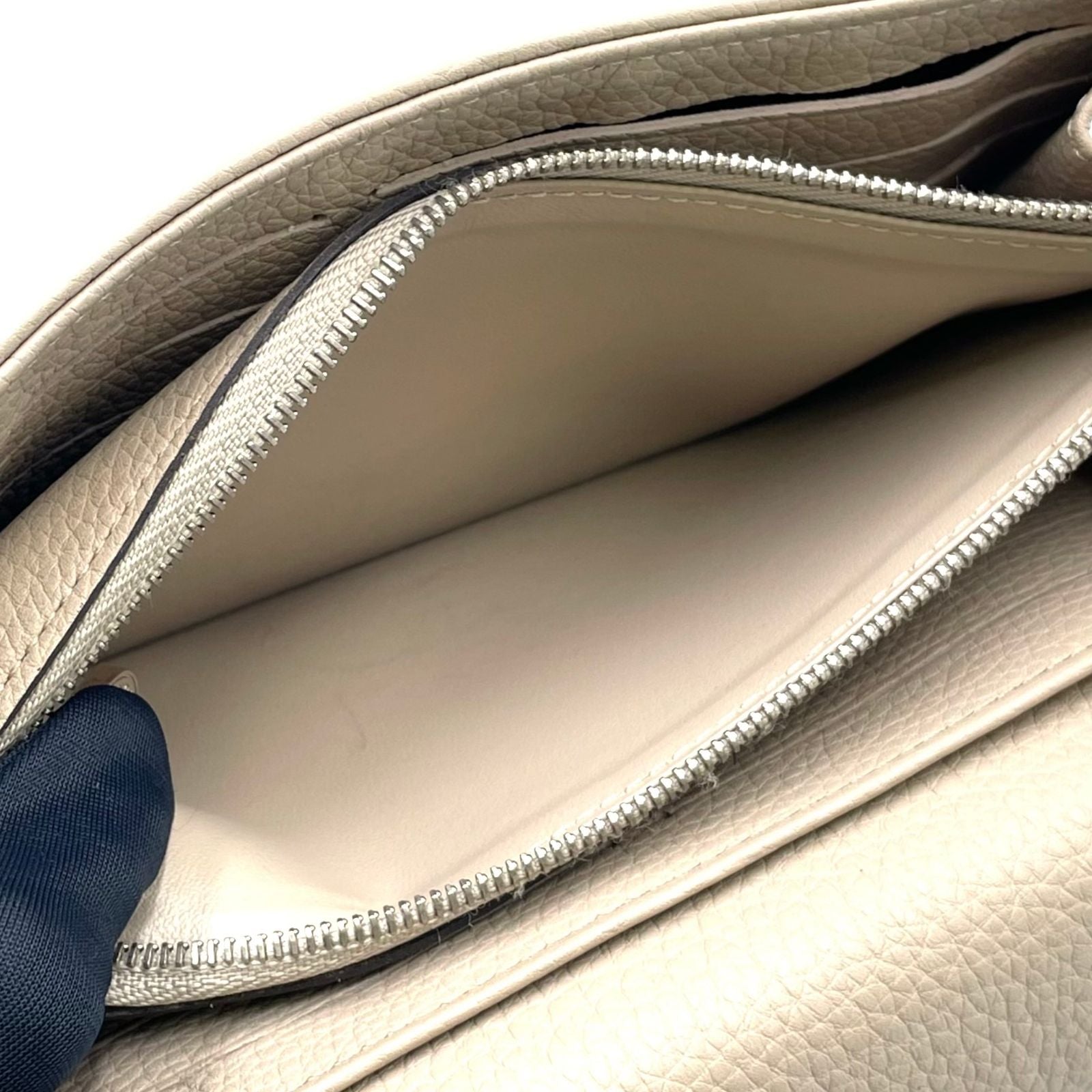 Louis Vuitton Portefeuille Iris Mahina Gare Initial Available Leather Beige — view 7