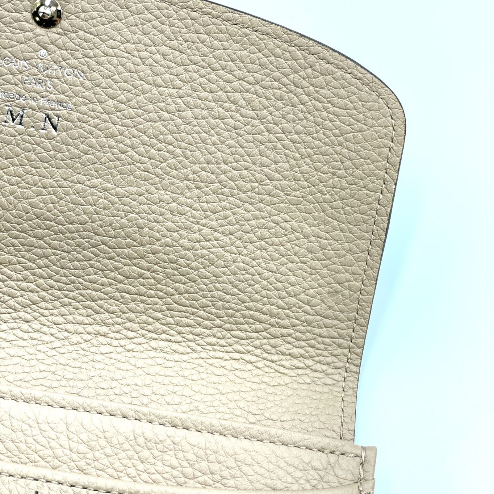 Louis Vuitton Portefeuille Iris Mahina Gare Initial Available Leather Beige — view 5