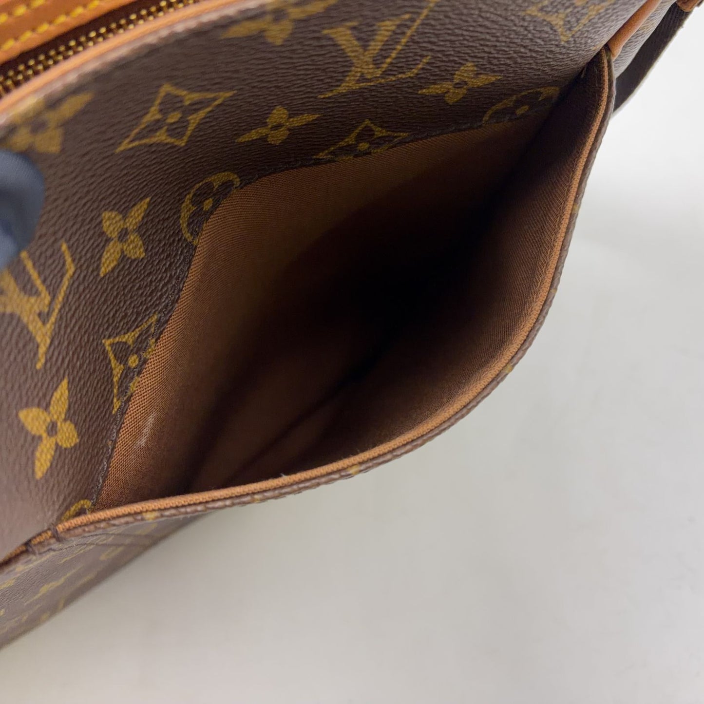 Louis Vuitton Aves Monogram Leather Brown Shoulder Bag Gold — view 9