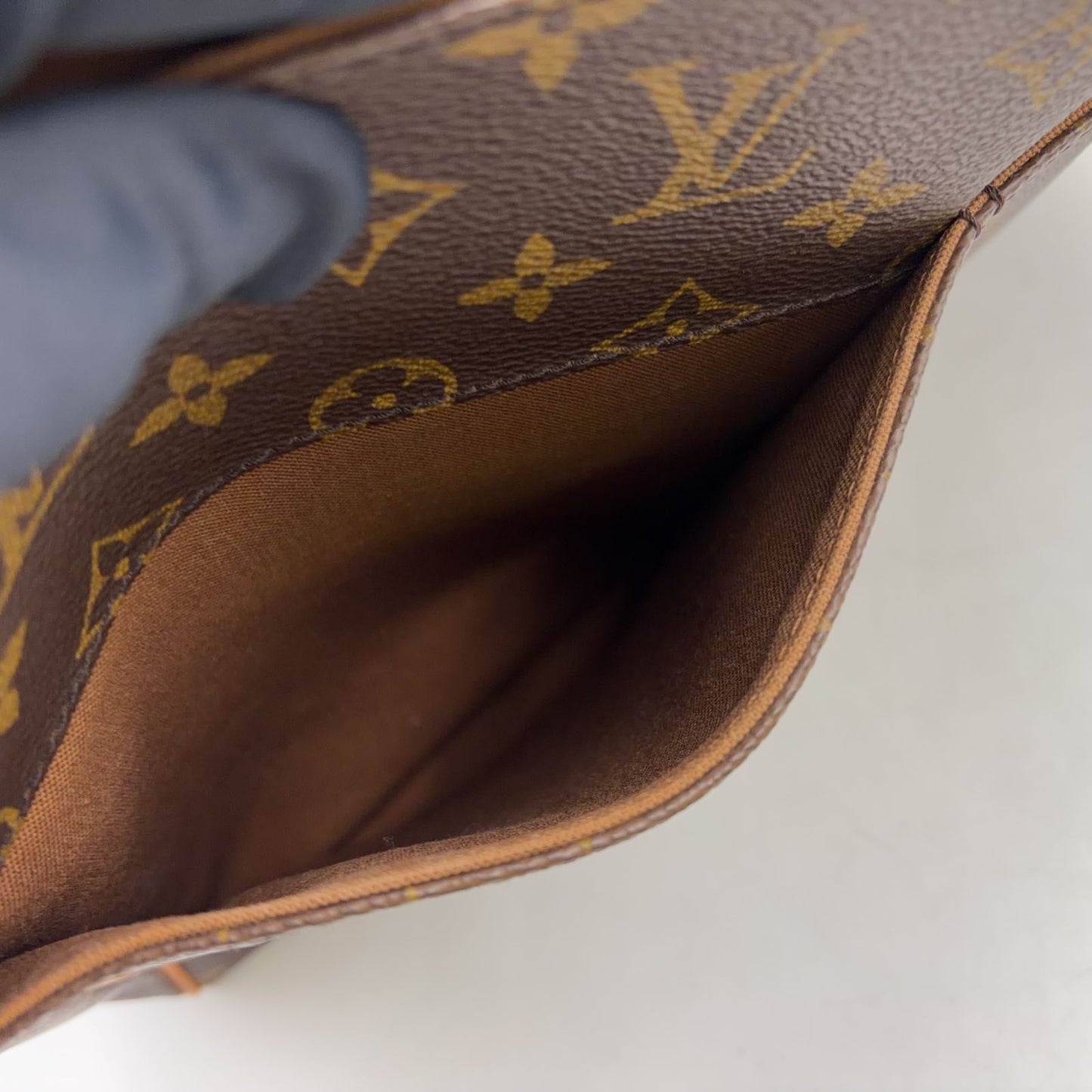 Louis Vuitton Aves Monogram Leather Brown Shoulder Bag Gold — view 8