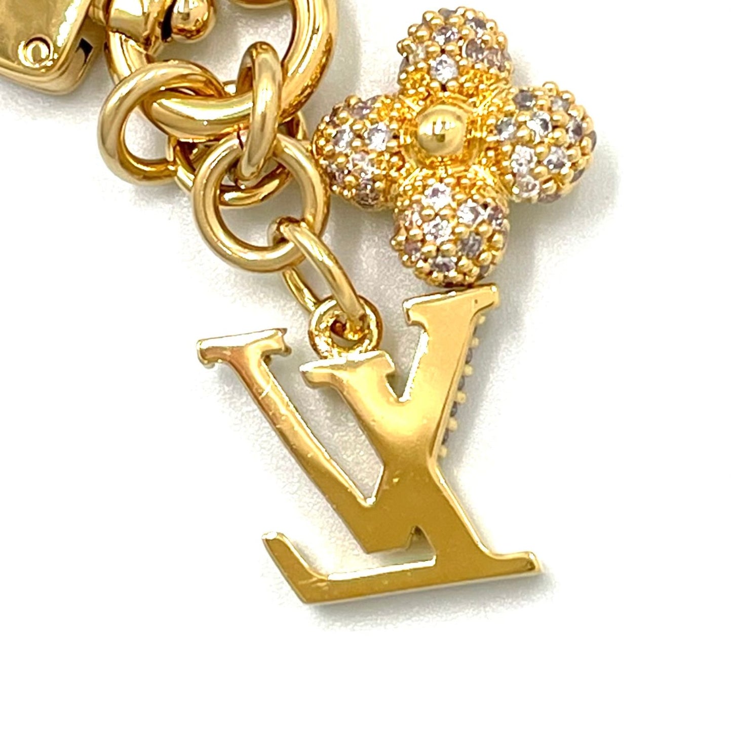 Louis Vuitton Micro Charm LV Iconic Metal Gold Key Holder — view 7