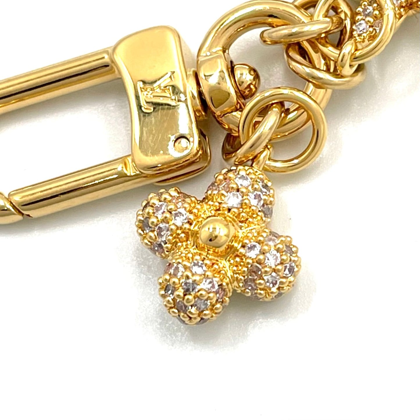 Louis Vuitton Micro Charm LV Iconic Metal Gold Key Holder — view 5