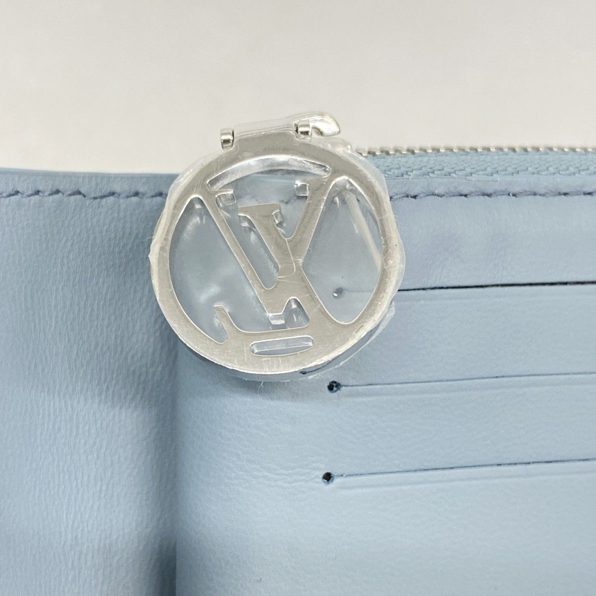 Louis Vuitton Wallet Coussin Portefeuille Lou Blue Glacier — view 7