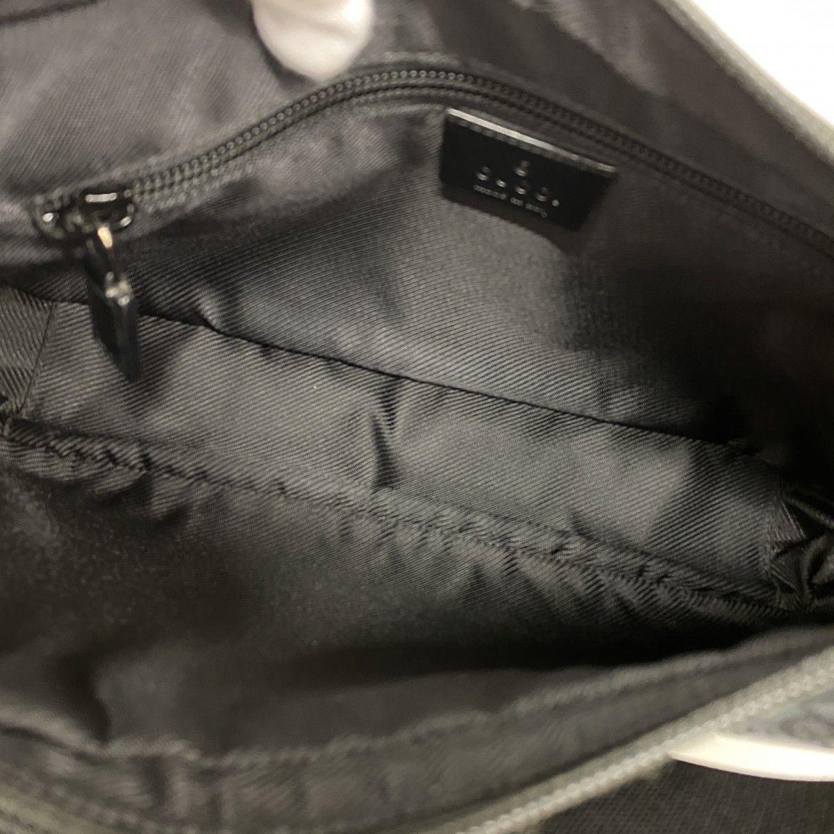 Gucci Shoulder Bag GG Canvas Black Silver — view 4