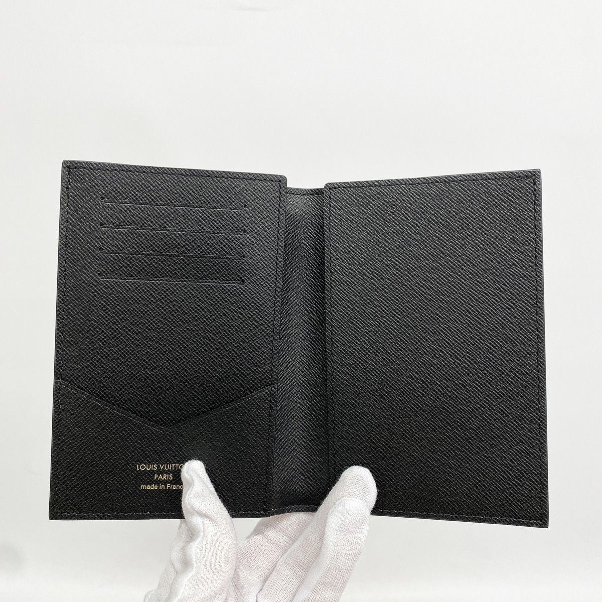 Louis Vuitton Passport Case Monogram Reverse Couverture Light Brown — view 3