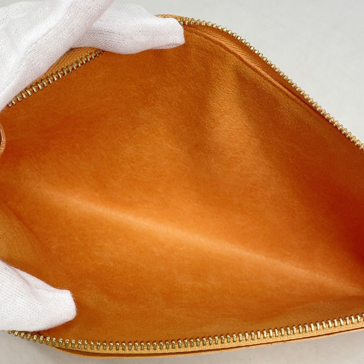 Louis Vuitton Pouch Epi Pochette Mandarin — view 4
