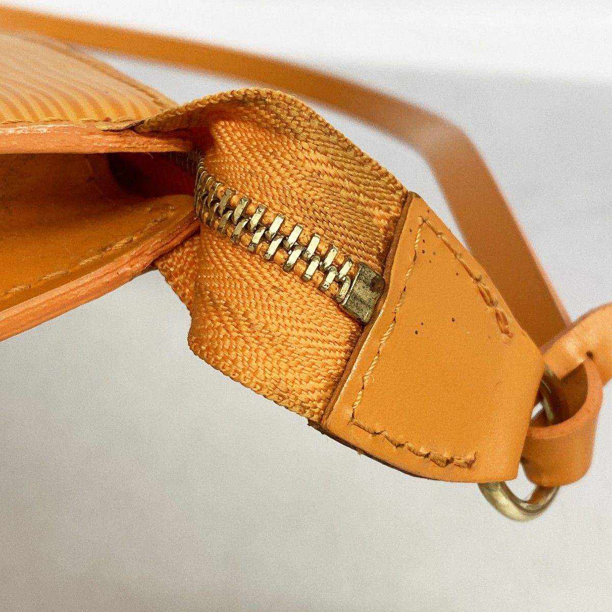 Louis Vuitton Pouch Epi Pochette Mandarin — view 7