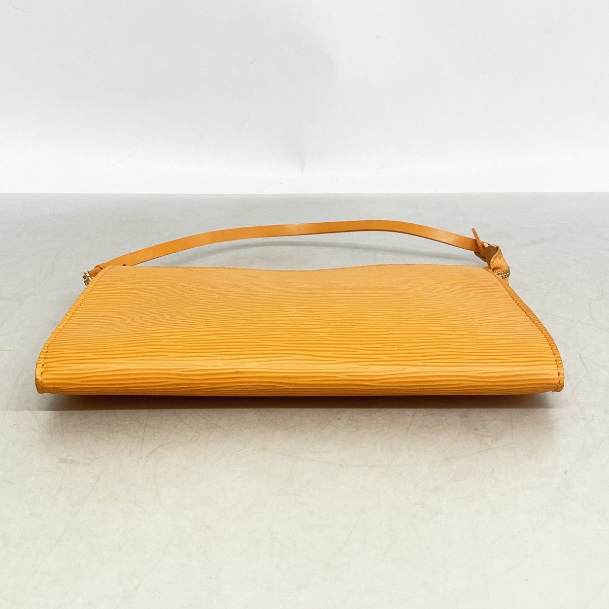 Louis Vuitton Pouch Epi Pochette Mandarin — view 3