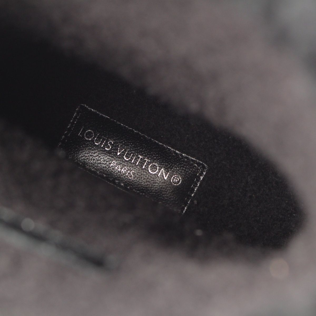 Louis Vuitton Boa Snowdrop Line Monogram Shearling Boots Black — view 7