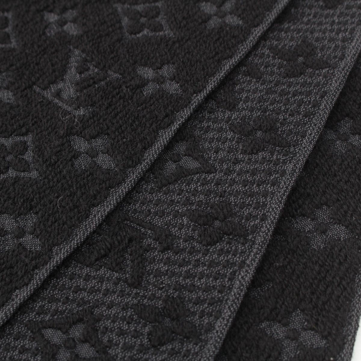 Louis Vuitton Monogram Wool Echarpe Scarf Black — view 6