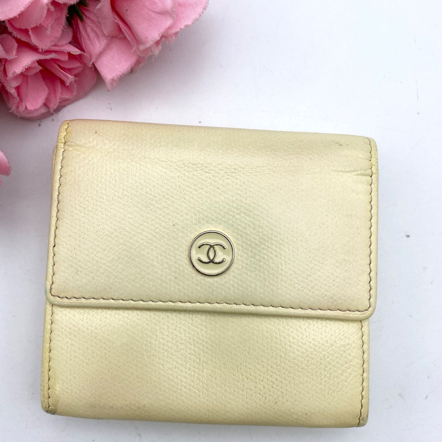 Chanel Wallet Trifold Lambskin White Coco Button Billfold Coin Card — view 2