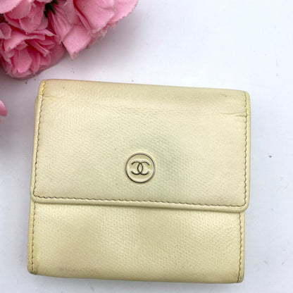 Chanel Wallet Trifold Lambskin White Coco Button Billfold Coin Card — view 2