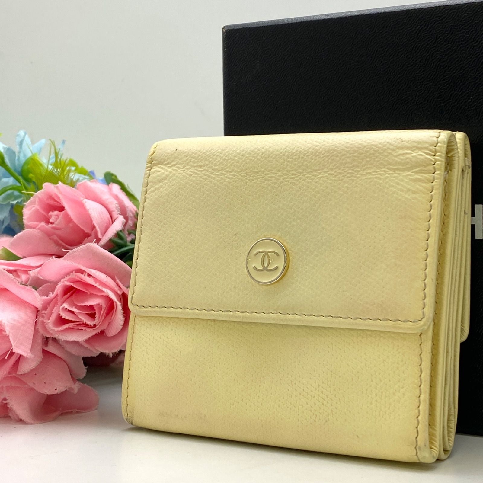 Chanel Wallet Trifold Lambskin White Coco Button Billfold Coin Card