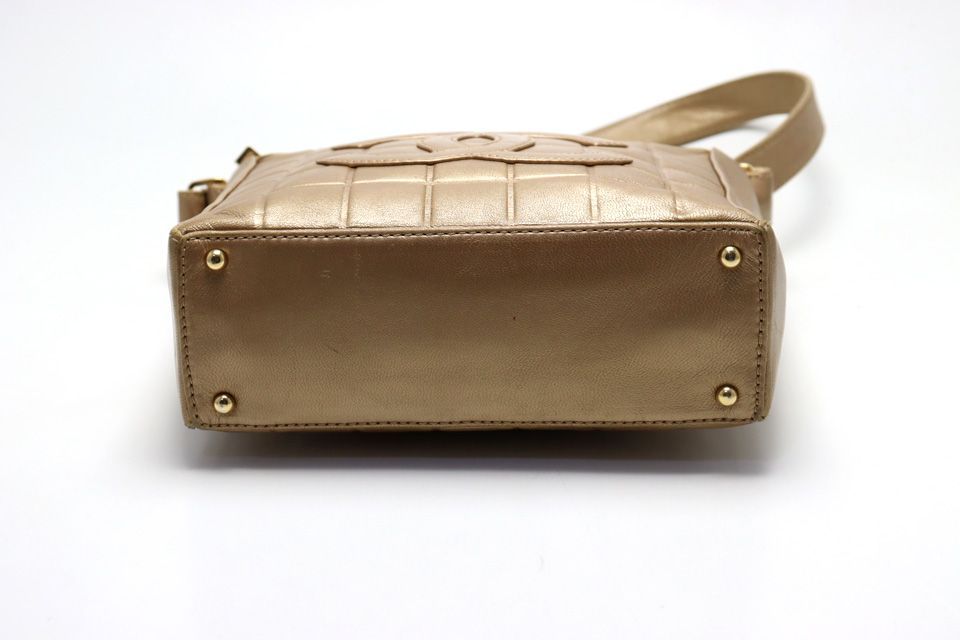 Chanel Chocolate Bar GD Leather Shoulder Bag — view 3