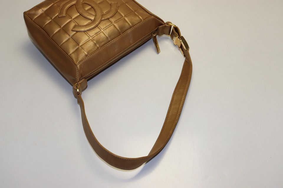 Chanel Chocolate Bar GD Leather Shoulder Bag — view 6