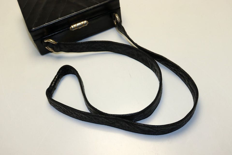 Chanel Stitch GD Leather Shoulder Bag — view 6