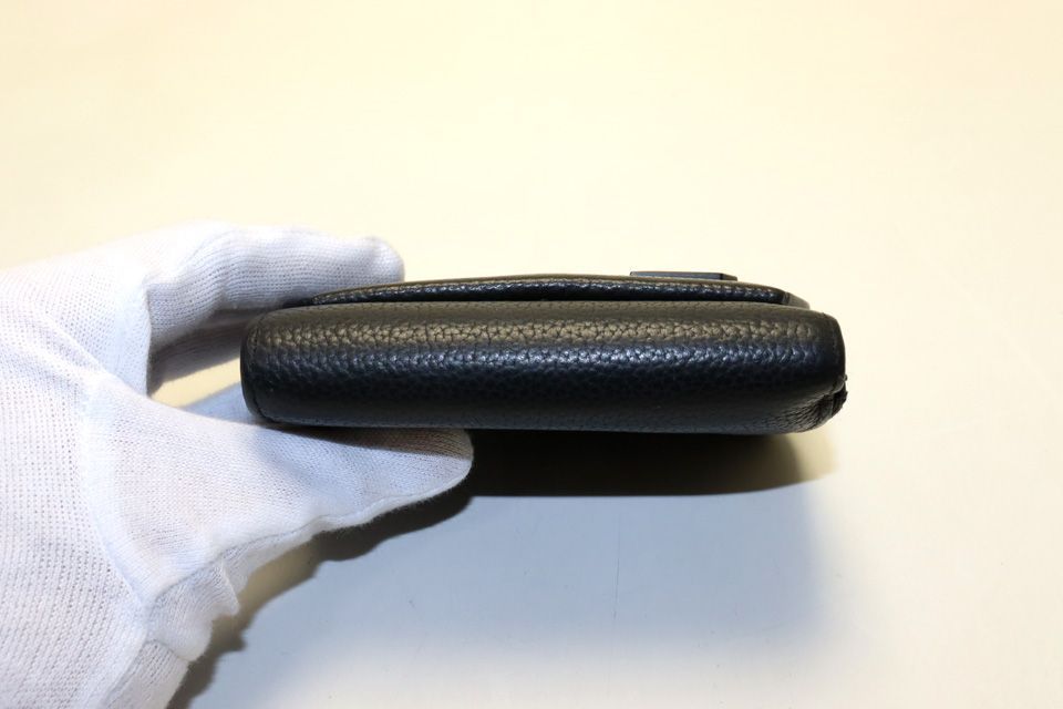 Louis Vuitton LV Aerogram Portefeuille Pilot Compact Leather Trifold Wallet — view 3