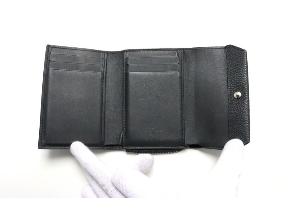 Louis Vuitton LV Aerogram Portefeuille Pilot Compact Leather Trifold Wallet — view 4
