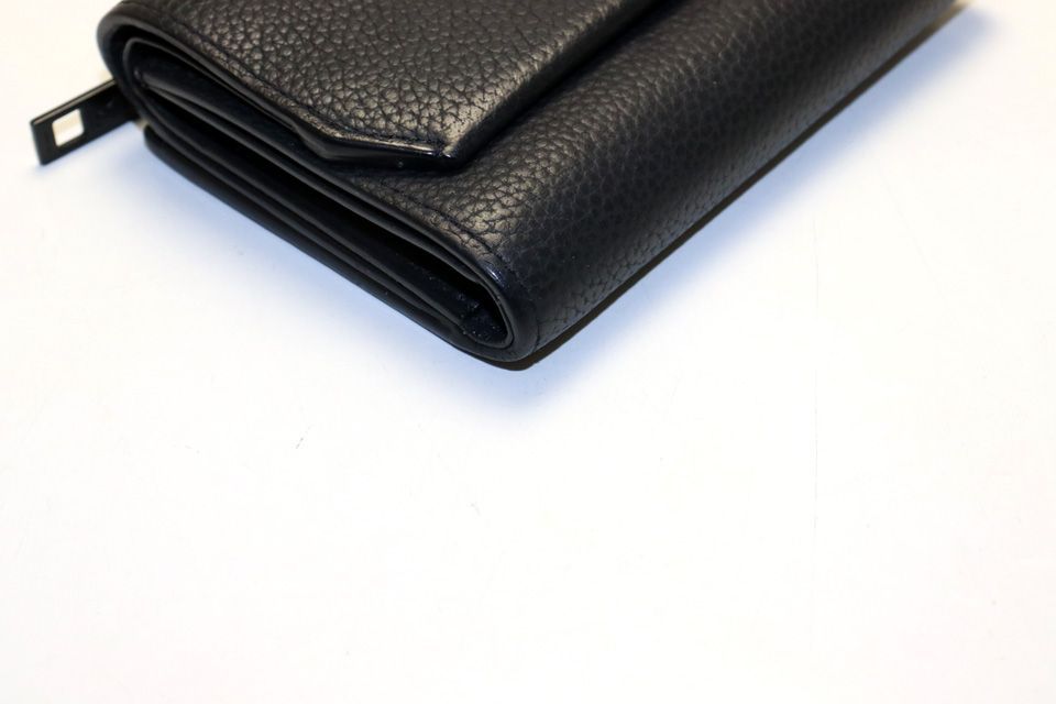 Louis Vuitton LV Aerogram Portefeuille Pilot Compact Leather Trifold Wallet — view 5