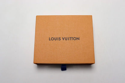 Louis Vuitton LV Aerogram Portefeuille Pilot Compact Leather Trifold Wallet — view 8