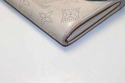 Louis Vuitton Mahina Portefeuille Iris Leather Bifold Wallet — view 5
