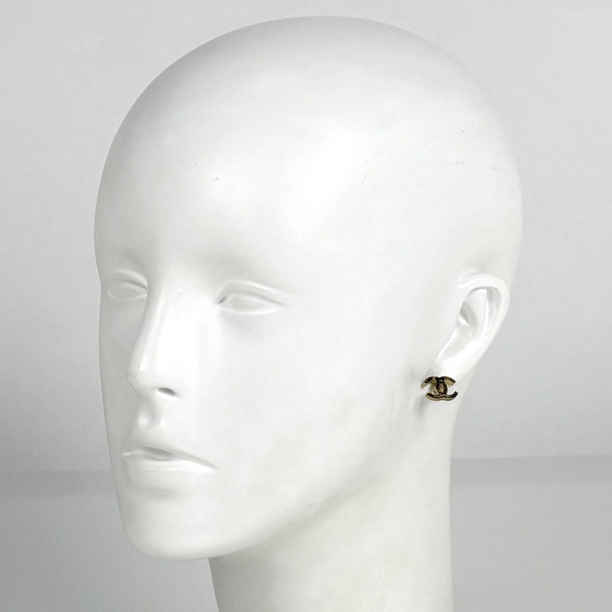 Chanel CC Logo Earrings Gold Plated — view 5
