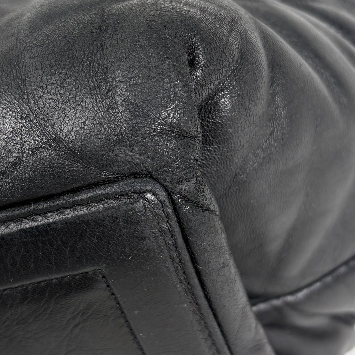 Chanel CC Logo Tote Leather Black — view 4