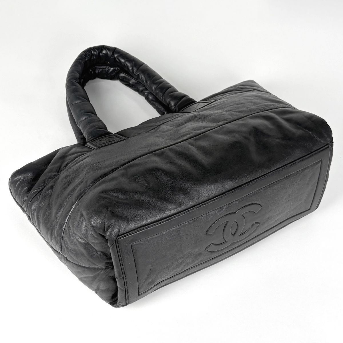 Chanel CC Logo Tote Leather Black — view 2