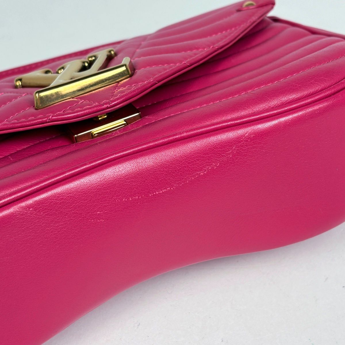 Louis Vuitton New Wave Chain MM 2-Way Shoulder Bag Leather Freesia — view 3