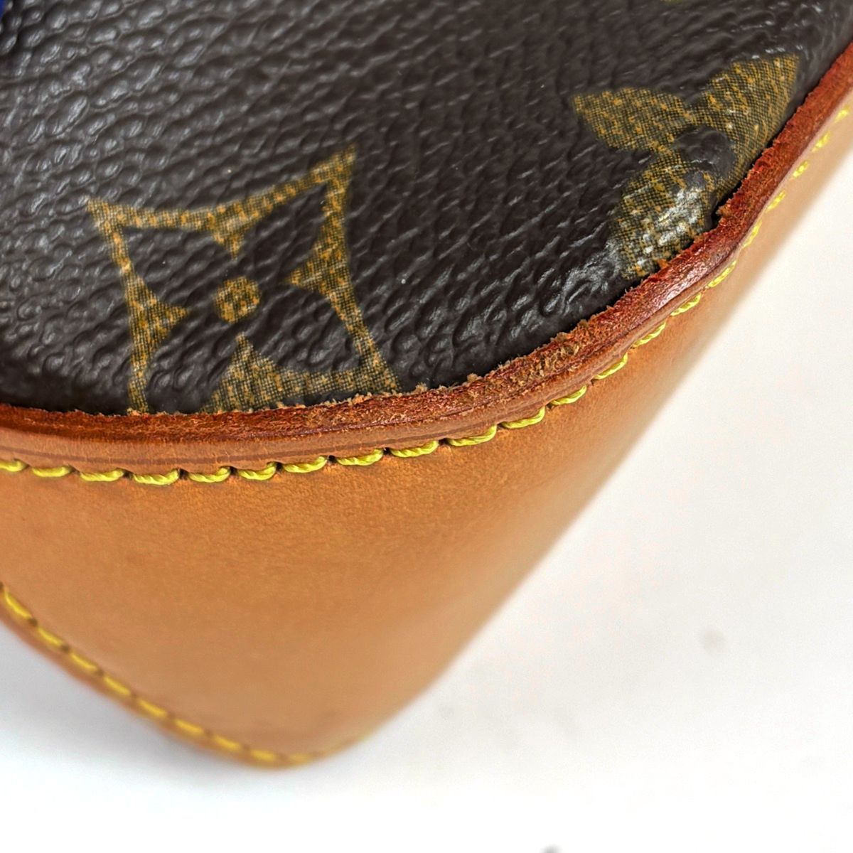 Louis Vuitton Trotteur Pochette Shoulder Bag Monogram Brown — view 4