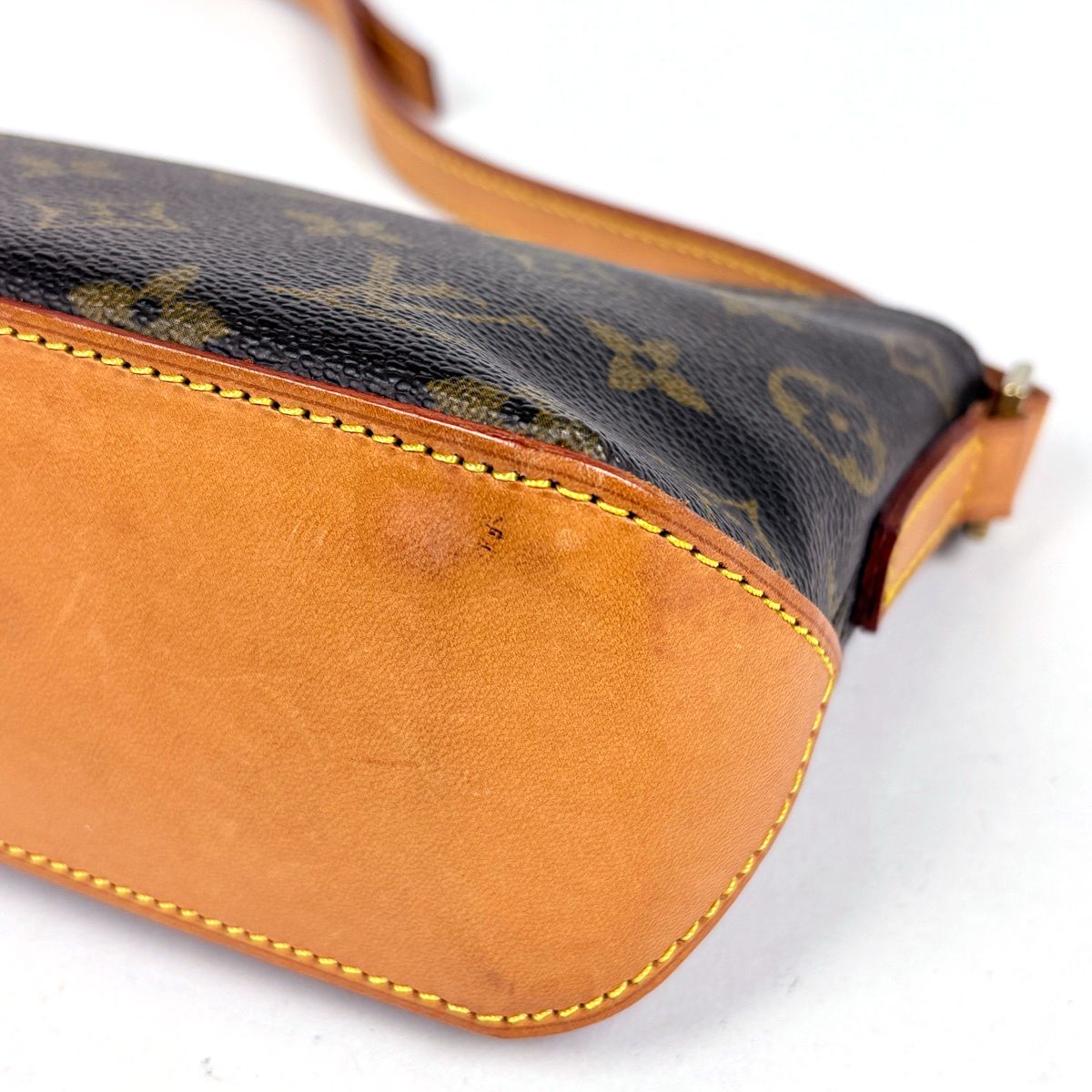 Louis Vuitton Trotteur Pochette Shoulder Bag Monogram Brown — view 3