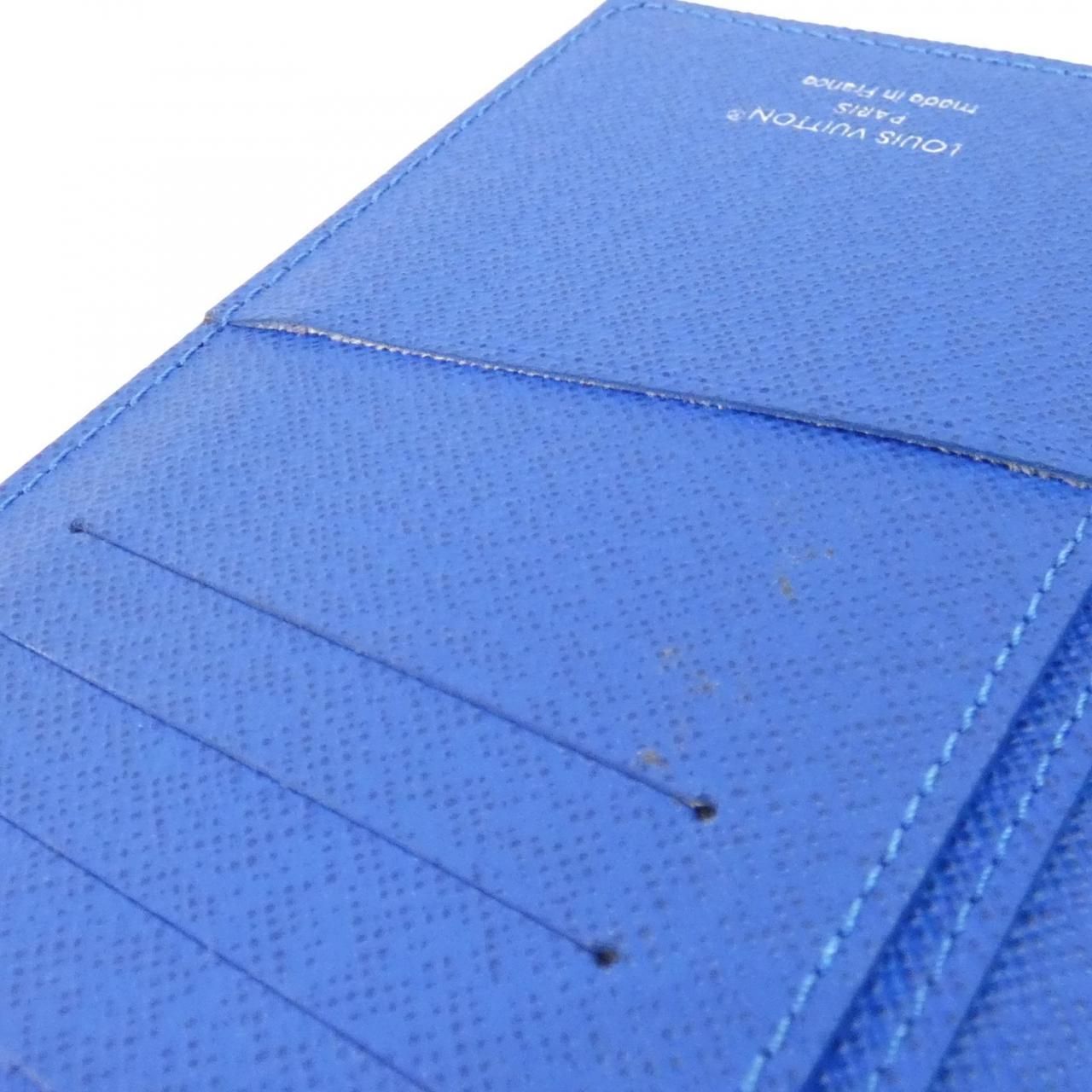 Louis Vuitton Taiga Portefeuille Brazza Wallet — view 8