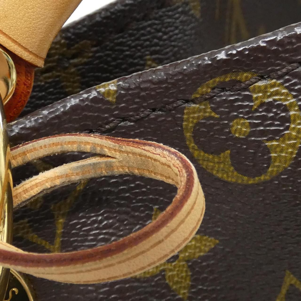 Louis Vuitton Monogram Artsy MM Shoulder Bag — view 3