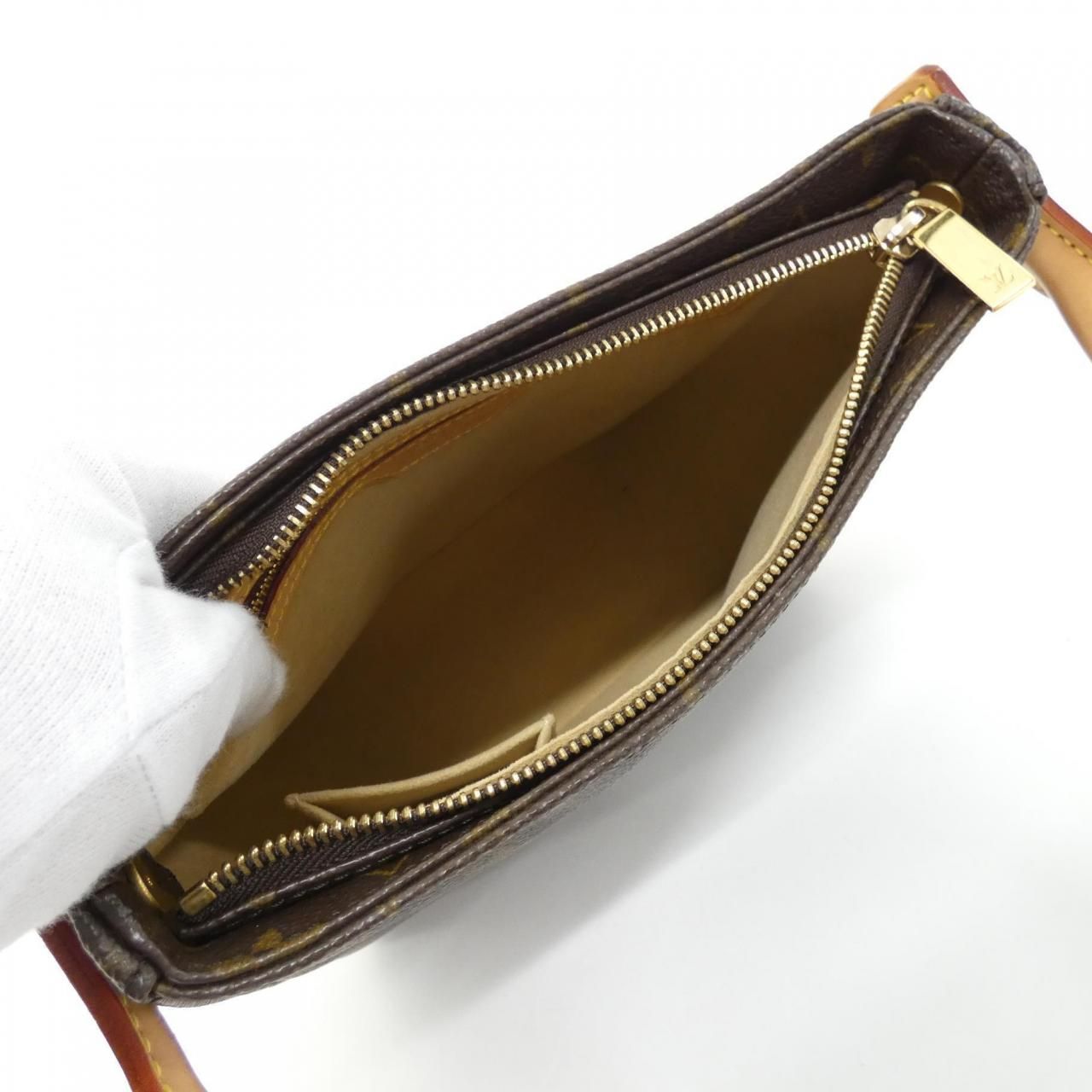 Louis Vuitton Monogram Looping MM Shoulder Bag — view 5