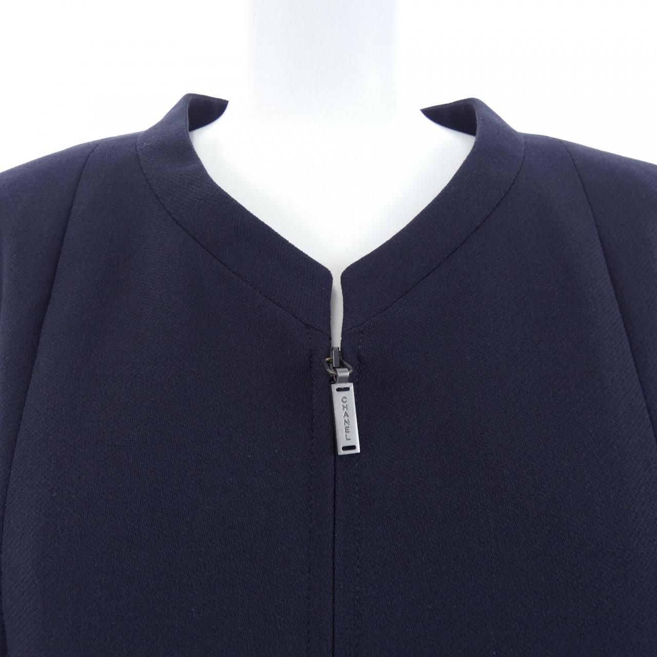 Chanel Vintage Collarless Jacket — view 5