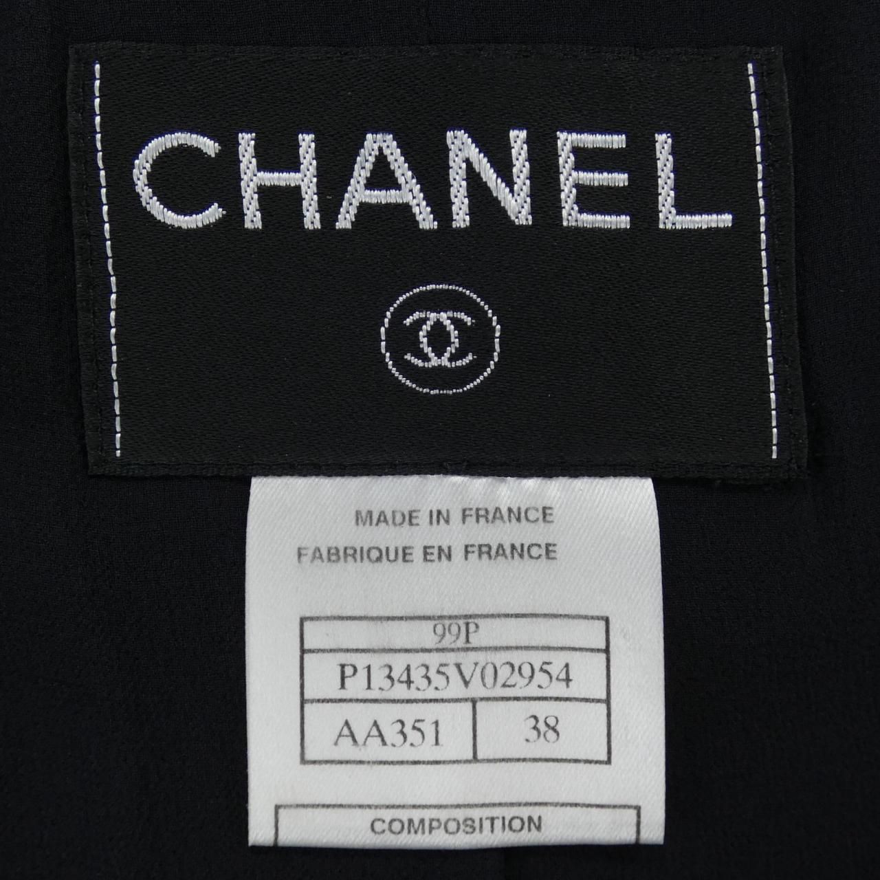 Chanel Vintage Collarless Jacket — view 4