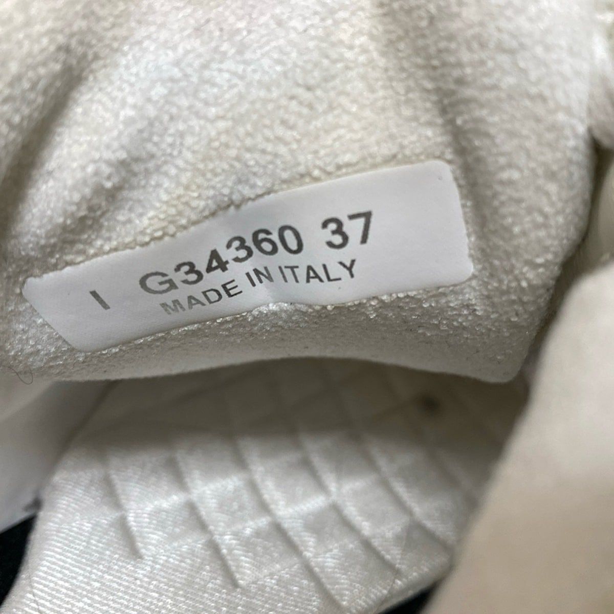 Chanel Sneakers 37 White Ivory CC Logo Leather — view 6
