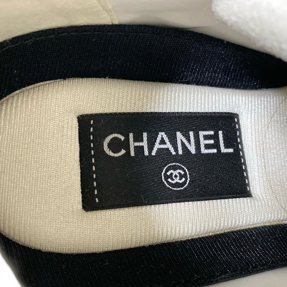 Chanel Sneakers 37 White Ivory CC Logo Leather — view 5