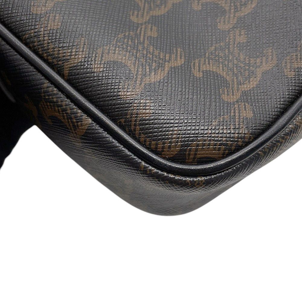 Celine Shoulder Bag Triomphe Horizontal Black — view 6