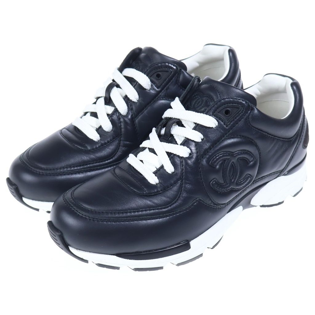 Chanel CC Logo Calfskin Low Cut Sneakers Black — view 2