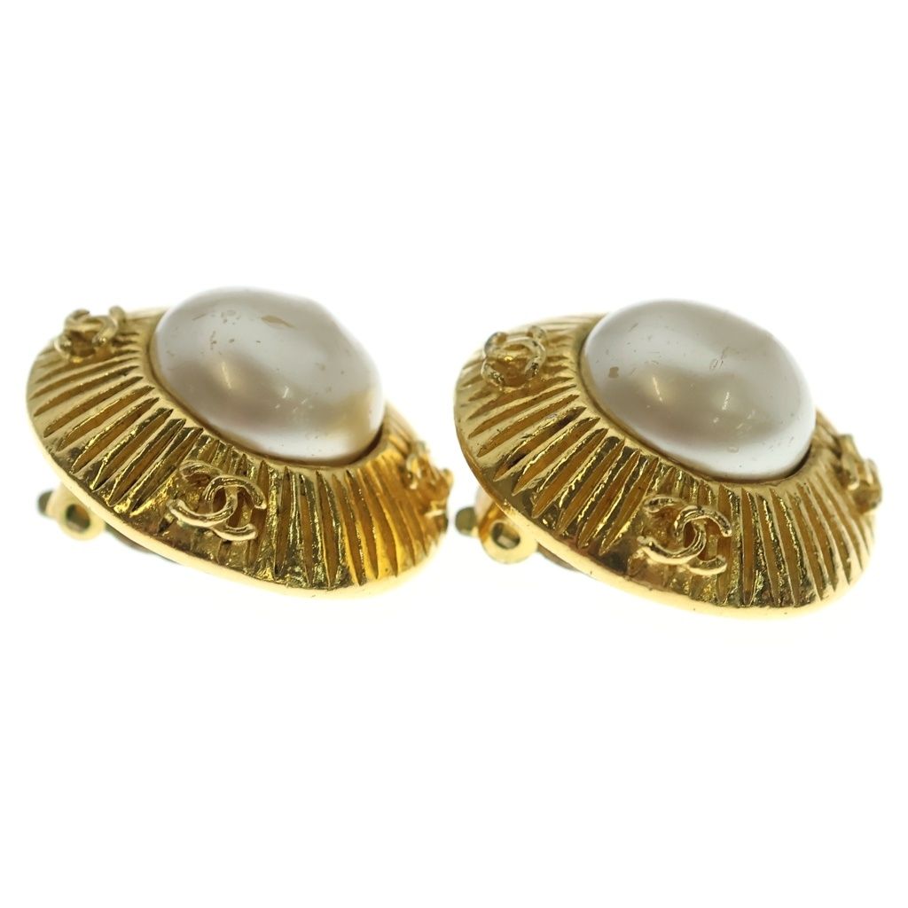 Chanel CC Logo Faux Pearl Round Earrings Gold — view 3