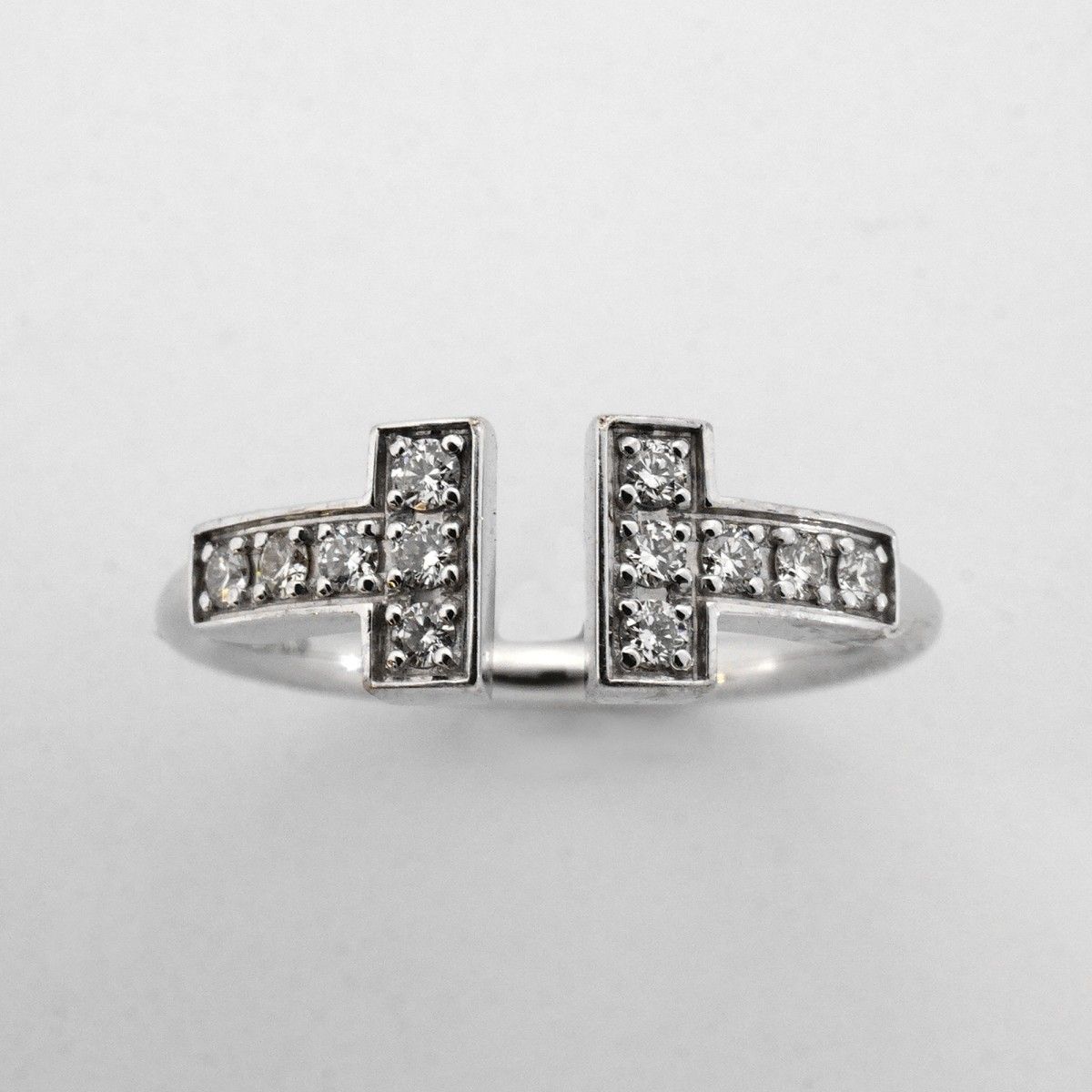 Tiffany & Co Ring T Wire 18k White Gold Diamond — view 2