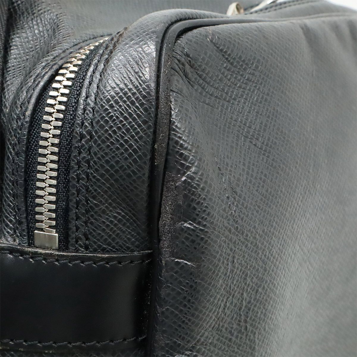 Louis Vuitton Taiga Reporter PM Shoulder Bag Crossbody Leather Ardoise Black — view 9