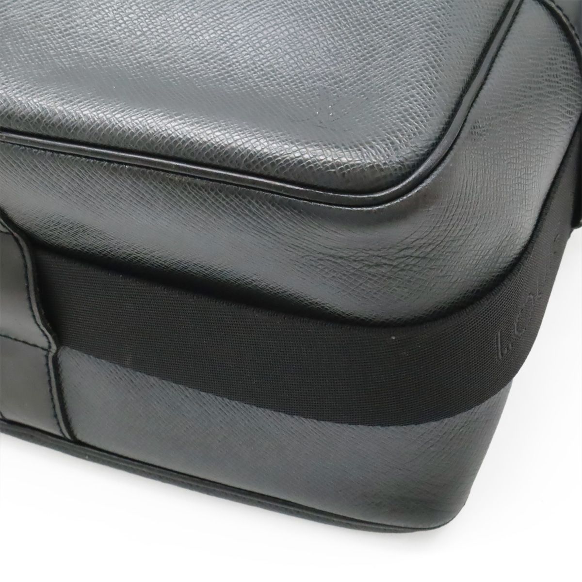 Louis Vuitton Taiga Reporter PM Shoulder Bag Crossbody Leather Ardoise Black — view 3