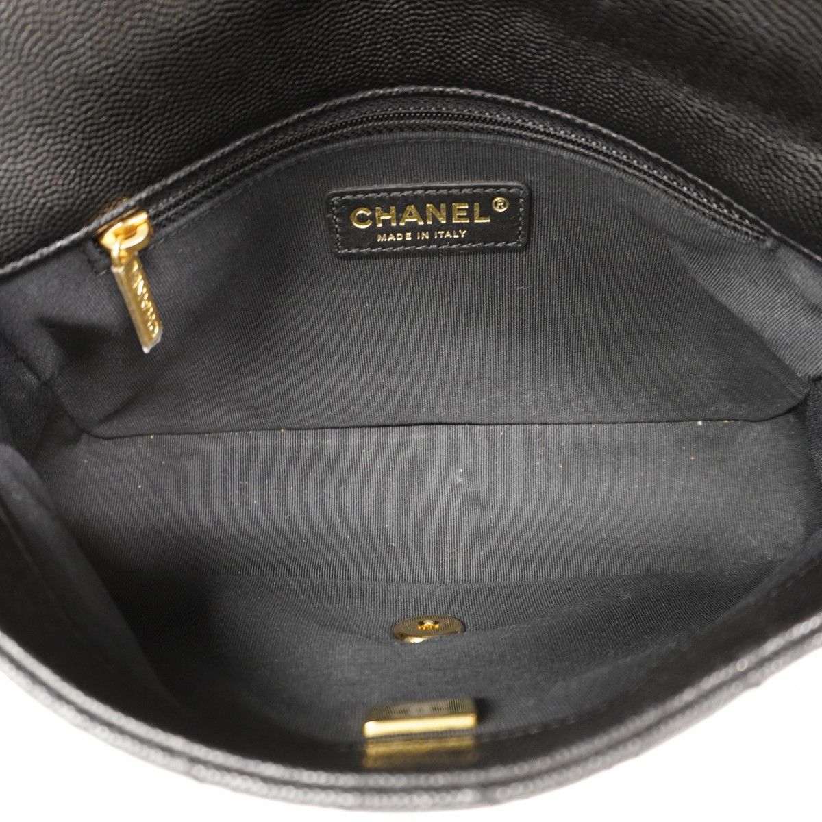 Chanel Shoulder Bag Quilted Caviar Leather Black Gold — view 4