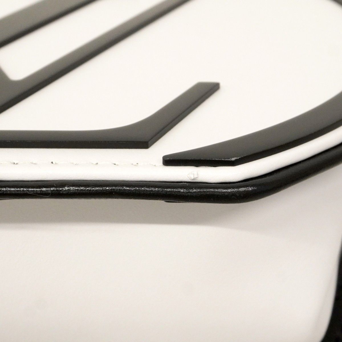 Louis Vuitton Handbag LV Circle Around Me LV White Black Cles — view 6