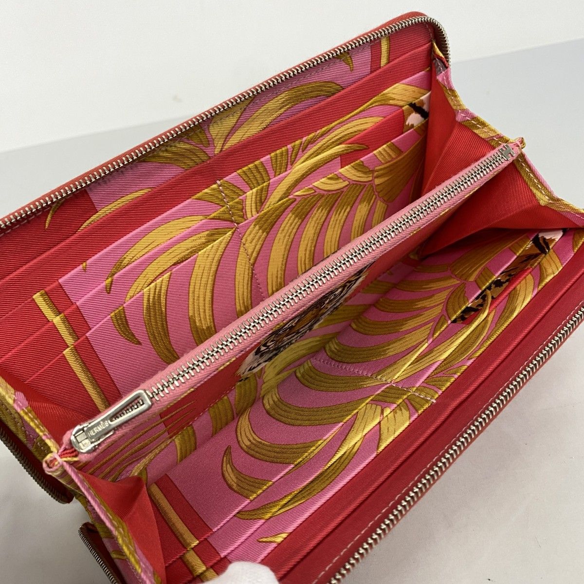 Hermes Wallet Azap Long Silk in Veau Bougainvillea Silver — view 3