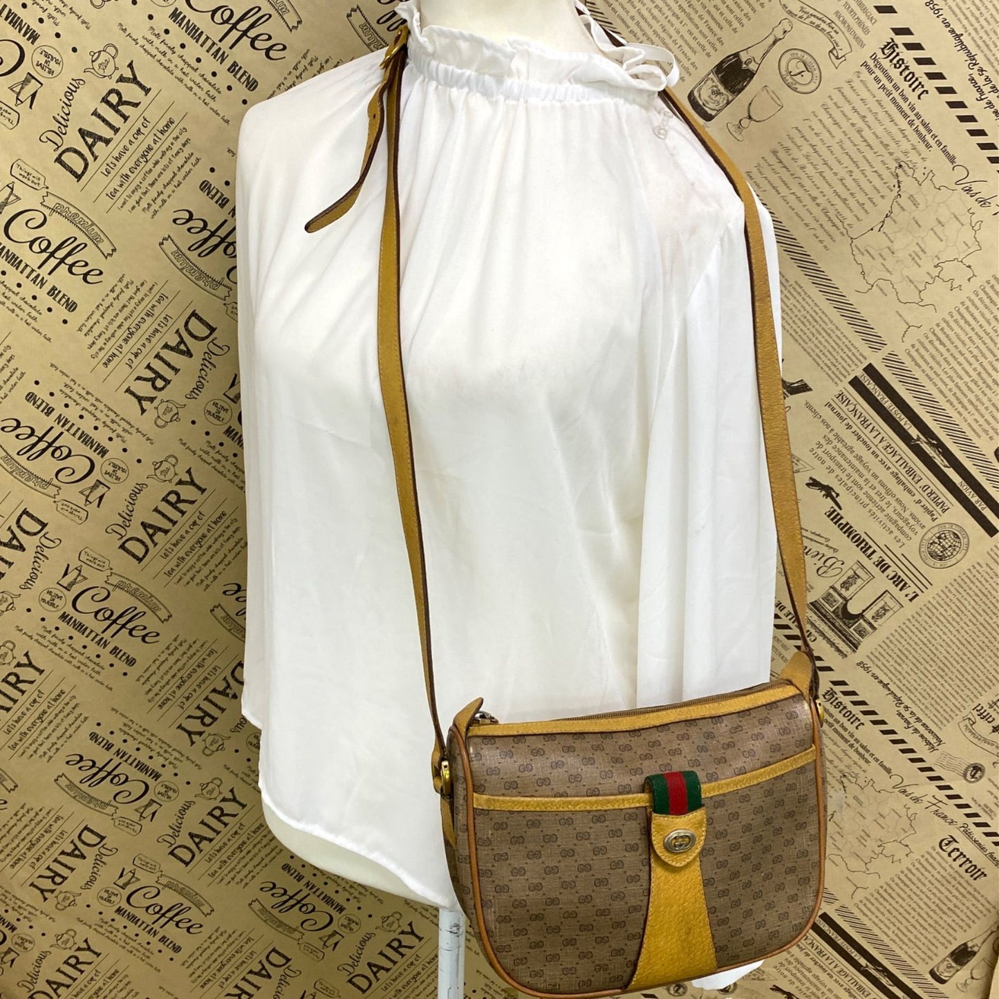 Gucci Vintage Shoulder Bag Pochette Micro GG Travel — view 3